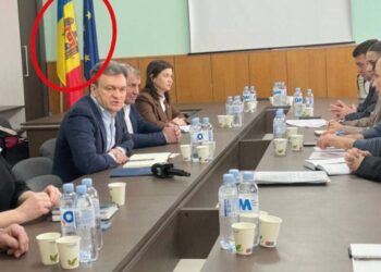 Controverse după întâlnirea premierului Dorin Recean la Vulcănești: Drapelul Găgăuziei înlocuit cu cel al Uniunii Europene |VIDEO