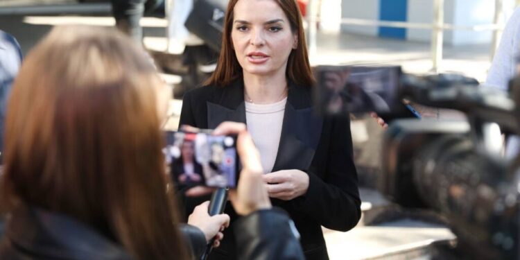 Presiuni asupra activistei Blocului Victoriei, Svetlana Popan: Instanța îi interzice să părăsească țara timp de un an |VIDEO