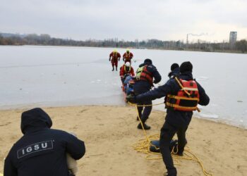 Atenționare privind pericolele gheaței subțiri în această perioadă