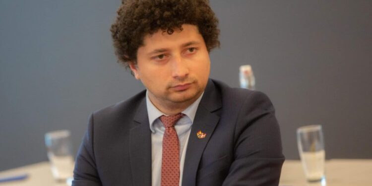 Revolte în societate după ce Radu Marian s-a lăudat cu profitul record al „Franzeluței”: „Profituri pe seama sărăciei și a pensionarilor care stau în rând pentru pâine socială” |VIDEO