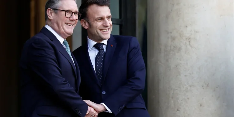 Macron și Starmer vor să-l convingă pe Trump să oprească negocierile cu Rusia