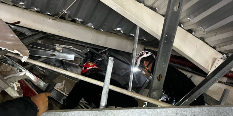 Tragedie în Peru. Trei oameni au murit și 74 au fost răniți după ce un acoperiș al unui mall s-a prăbușit. Căutările continuă