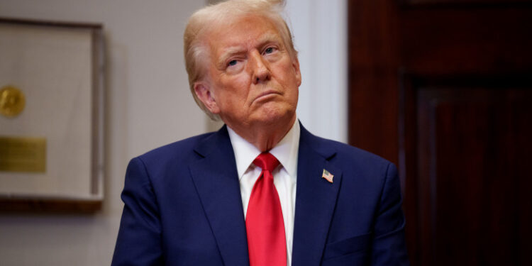 Trump anunţă că se va întâlni cu Zelenski „probabil” săptămâna viitoare şi va discuta telefonic cu Putin