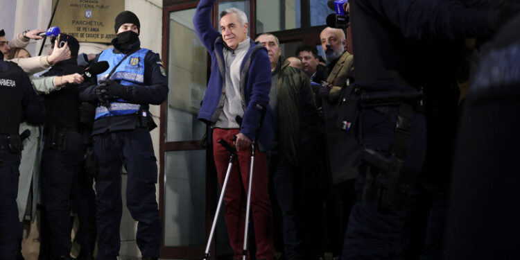 Călin Georgescu pus sub control judiciar pentru 60 de zile după audierile de la Parchetul General; susținătorii cer să-l susțină în continuare pentru candidatură