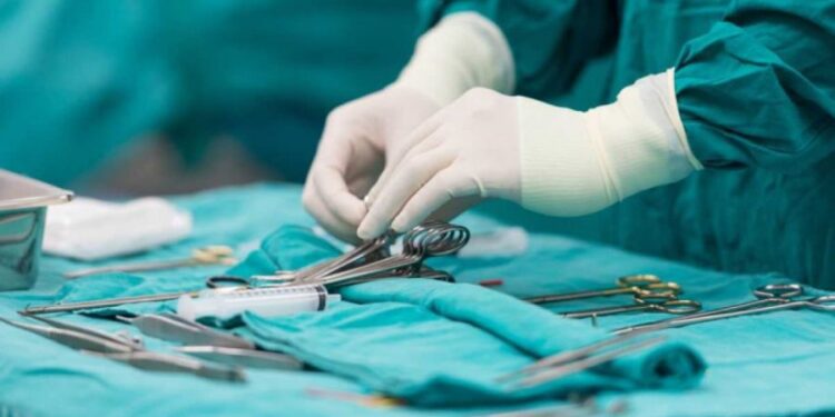 O femeie de 57 de ani, salvată de medicii din Chișinău după o operație complexă pentru meningiom gigant