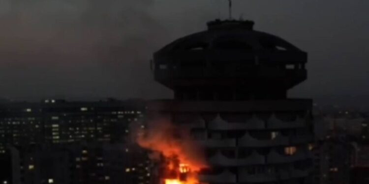 Incendiu devastator într-un bloc din Chișinău: Două victime și mai multe persoane evacuate |VIDEO