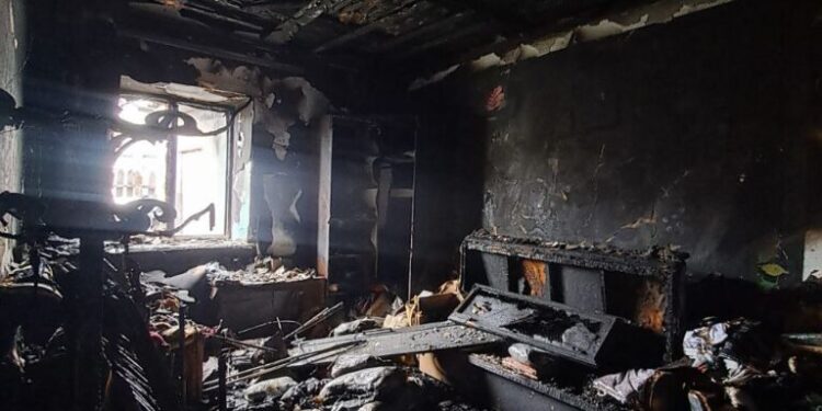 O familie cu trei copii din Cricova a rămas fără casă în urma unui incendiu devastator |VIDEO