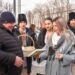Municipiul Orhei celebrează 90 de ani de la nașterea lui Grigore Vieru printr-un flashmob și dăruirea de cărți locuitorilor |VIDEO