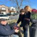 Aripa tânără a Blocului „Victorie” i-a felicitat pe bărbați din întreaga țară cu ocazia zilei de 23 februarie, oferindu-le flori și ciocolată |VIDEO