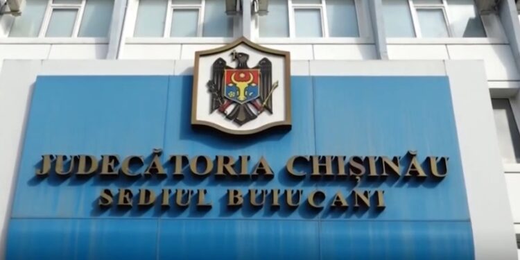 În ciuda operației suferite cu o zi înainte, la cerința judecătorului, Svetlana Popan a fost nevoită să participe la procesul de judecată alături de Evghenia Guțul