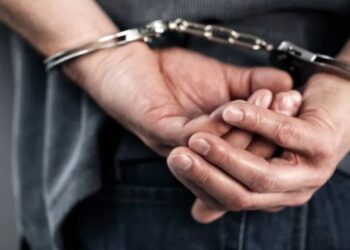 Victime de 75-77 de ani înșelate cu 300.000 de lei: Tineri arestați