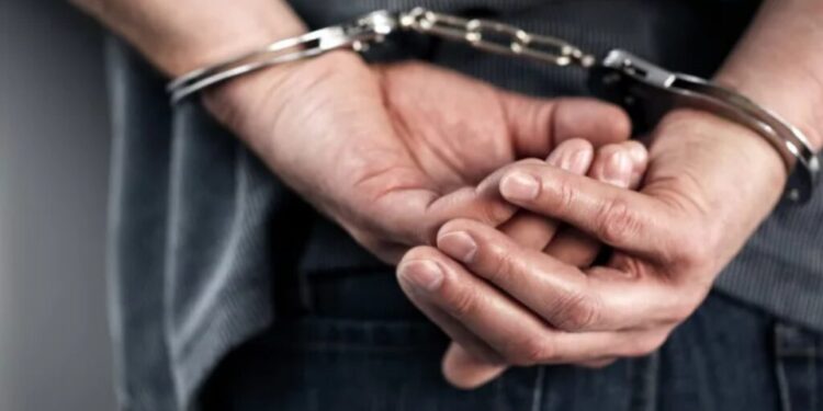 Victime de 75-77 de ani înșelate cu 300.000 de lei: Tineri arestați