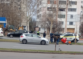 Un pieton a fost lovit de o Skoda în timp ce traversa neregulamentar