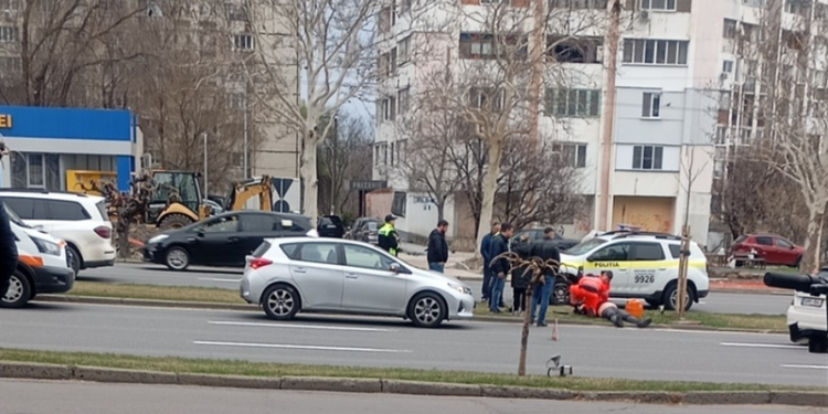 Un pieton a fost lovit de o Skoda în timp ce traversa neregulamentar