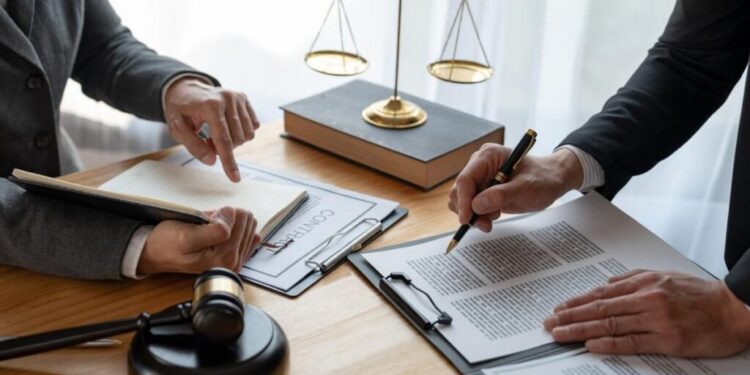 Avocat condamnat pentru trafic de influență: amendă de 250.000 lei și interdicție de a profesa