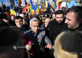 Protest AUR/Călin Georgescu: Ciocoii vechi și noi vor să îmi blocheze din nou candidatura