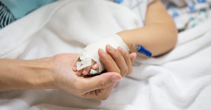 Incident grav la Centrul Mamei și Copilului: O minoră ar fi căzut de la etajul 5 |VIDEO