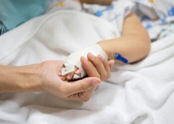 O adolescentă de 16 ani ar fi căzut de la etaj la Centrul Mamei și a Copilului. Ce spune instituția