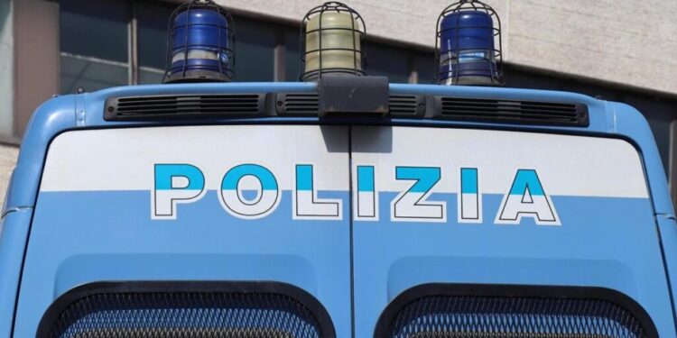 Un moldovean a alertat autoritățile italiene după ce a primit un colet cu 9 kg de marijuana