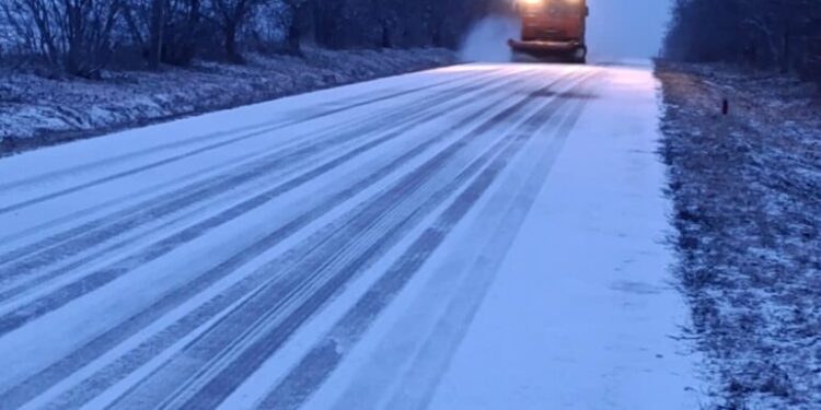 Primăvara în Moldova a început cu ninsoare și condiții dificile pe drumuri