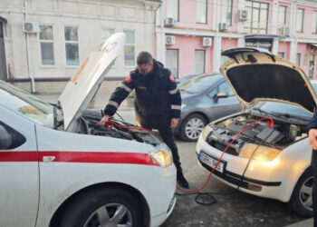 Carabinierii din Chișinău au ajutat un șofer în dificultate pe strada Vasile Alecsandri