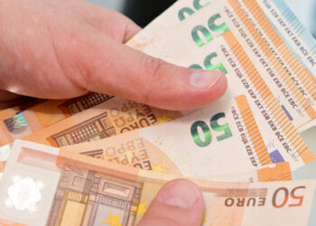 Restricții noi privind plățile în numerar pentru imobile și mașini în Moldova, începând cu aprilie 2025