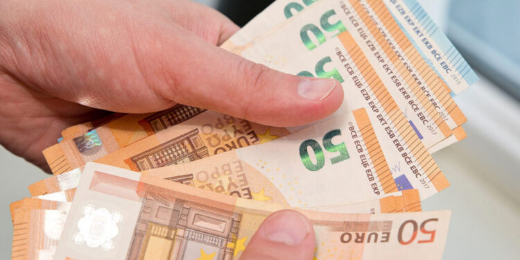 Restricții noi privind plățile în numerar pentru imobile și mașini în Moldova, începând cu aprilie 2025