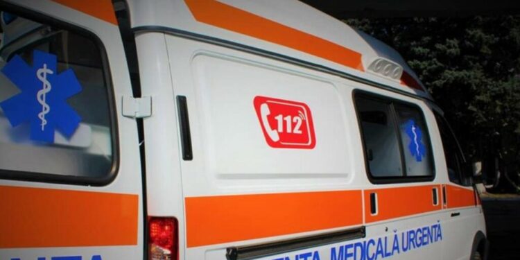 O femeie și trei minori au fost scoși din gheara morții de un echipaj medical, dintr-un apartament din Chișinău