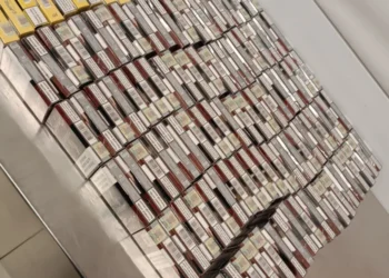 Bărbat prins cu țigări ascunse în bagaj la Aeroportul Chișinău