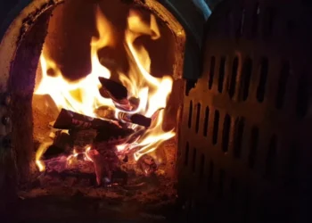 Două persoane au murit în incendii provocate de sobe defecte în Hîncești și Vulcănești