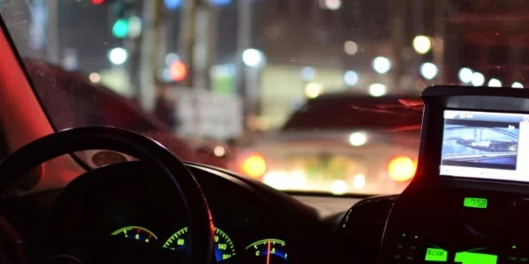 Nepăsare totală: Un șofer „a încurcat” străzile din sat cu pistele de cursă