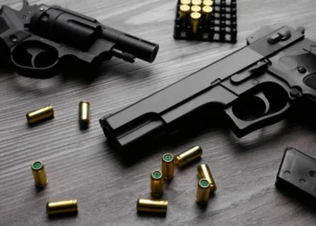 Percheziții în sudul țării: A fost găsit un arsenal întreg de arme deținute ilegal
