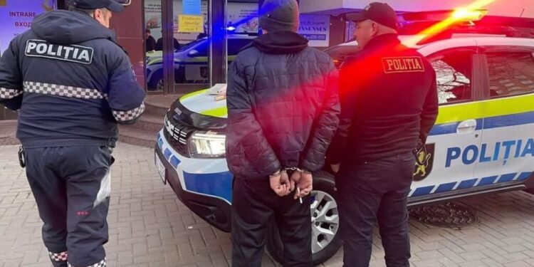 Un tânăr de 27 de ani din Comrat a jefuit o jurnalistă din Chișinău