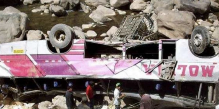 Accident mortal în sudul Boliviei: Cel puțin 15 morți într-o coliziune între camion și autobuz