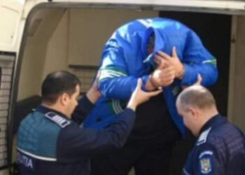 Aleră la Cluj! Un bărbat a intrat în mai multe case, iar apoi a devastat Casa Parohială a unui preot: poliția l-a dus la Psihiatrie