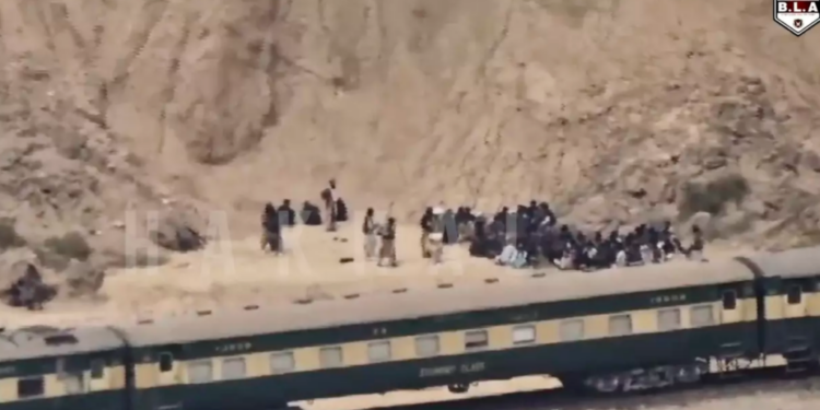 Povești terifiante dintr-un tren din Pakistan: Pasagerii vorbesc despre o scenă apocaliptică