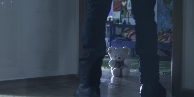 Tată abuzator, 20 de ani de închisoare pentru violarea fiicei adoptive