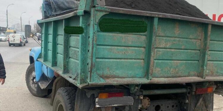 Sancţiuni pentru vânzare ilegală de sol fertil în capitală