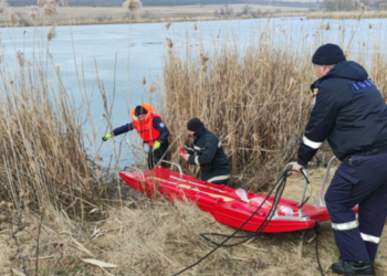 Gheața subțire a dus la o tragedie: un pescar din Căplani a murit căzând în apă