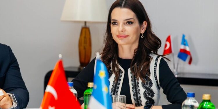 Evghenia Guțul o provoacă pe Veronica Dragalin să explice motivele chemării sale înainte de inaugurare