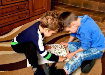 85 de copii din Capitală așteaptă să fie adoptați