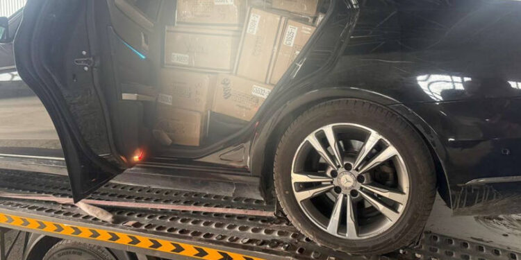 Bărbat reținut cu marfă nedeclarată de 150.000 de lei, descoperită de Vamă