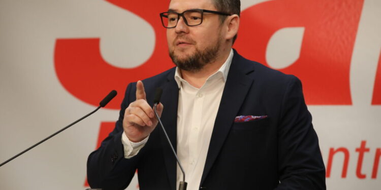 LIDERUL PARTIDULUI ,SANSĂ”, OPRIT PE AEROPORTUL CHISINĂU. I S-A ÎNMÂNAT CITATIE LA CNA