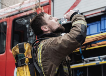 O cafenea din Chișinău a oferit plăcinte salvatorilor după incendiul de pe strada Eugen Doga