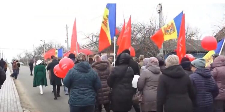 Blocul „Victorie” și locuitorii din Rîșcani au marcat 81 de ani de la eliberarea Moldovei de sub fascism printr-un marș al memoriei și un omagiu eroilor căzuți |VIDEO
