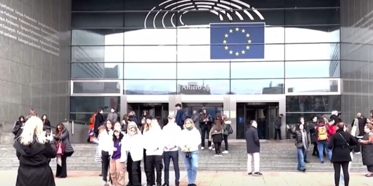 UE – etalon al legalității? 15 eurodeputați arestați, acuzații grave privind influența Huawei și Qatar |VIDEO