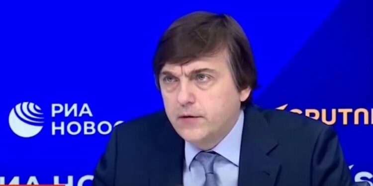 PAS vrea să închidă școlile cu predare în limba rusă, în timp ce OAN „Eurasia” lansează Asociația de Sprijin pentru Limba Rusă |VIDEO