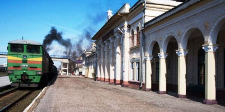 „Nu avem bani nici pentru pâine”: Angajații Căii Ferate din Bălți protestează din cauza neplății salariilor timp de 6 luni