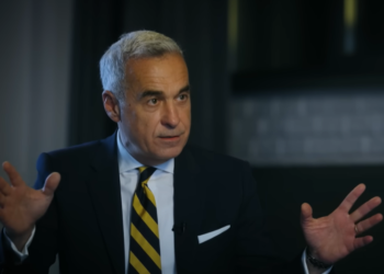 Călin Georgescu își depune candidatura pentru noile alegeri prezidențiale, în ciuda controversei și acuzațiilor |VIDEO