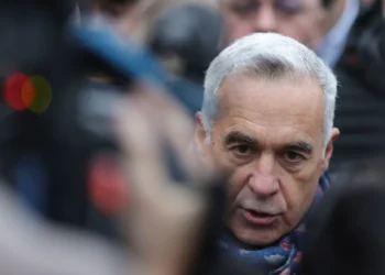 Călin Georgescu revine cu un nou mesaj, în trei limbi, în care amenință: „Vă asigur că lucrurile nu vor rămâne așa!”